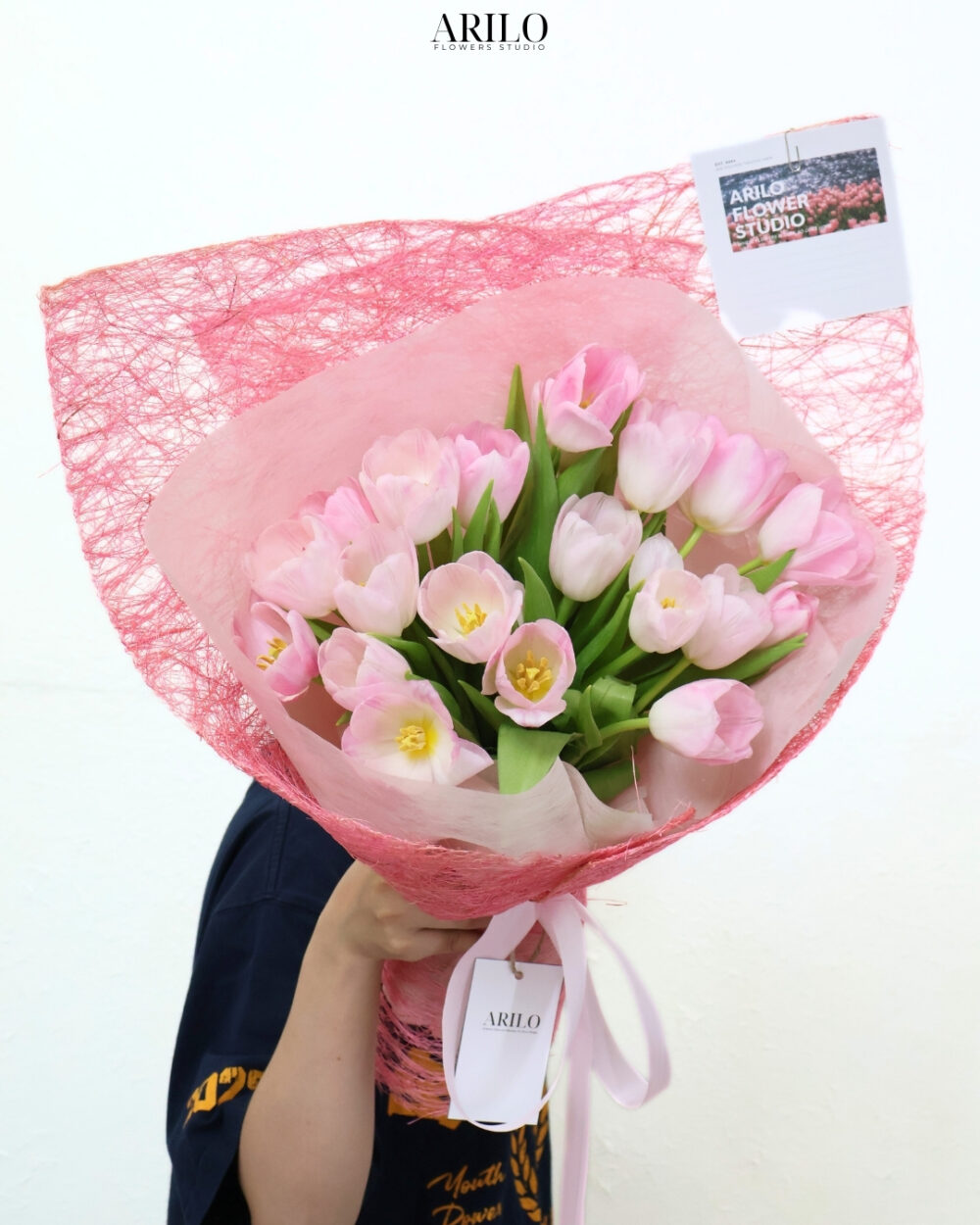 BÓ HOA TẶNG NGƯỜI YÊU VẺ ĐẸP NGỌT NGÀO TỪ HOA TULIP HỒNG PASTEL TẠI SHOP HOA ARILO B453