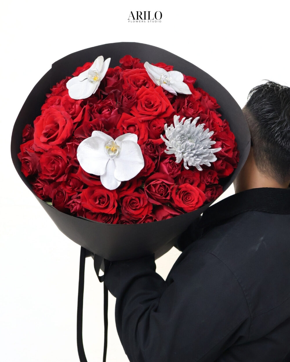 BÓ HOA TỎ TÌNH HỒNG ĐỎ ECUADOR MIX LAN HỒ ĐIỆP BIỂU TƯỢNG CỦA ĐẲNG CẤP VÀ ĐAM MÊ B314