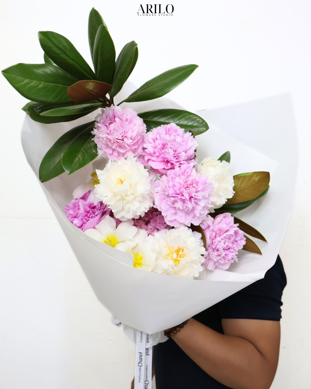 BÓ HOA TÚ CẦU MẪU ĐƠN VÀ TULIP BẢN GIAO HƯỞNG MỀM MẠI CỦA TÌNH YÊU B481