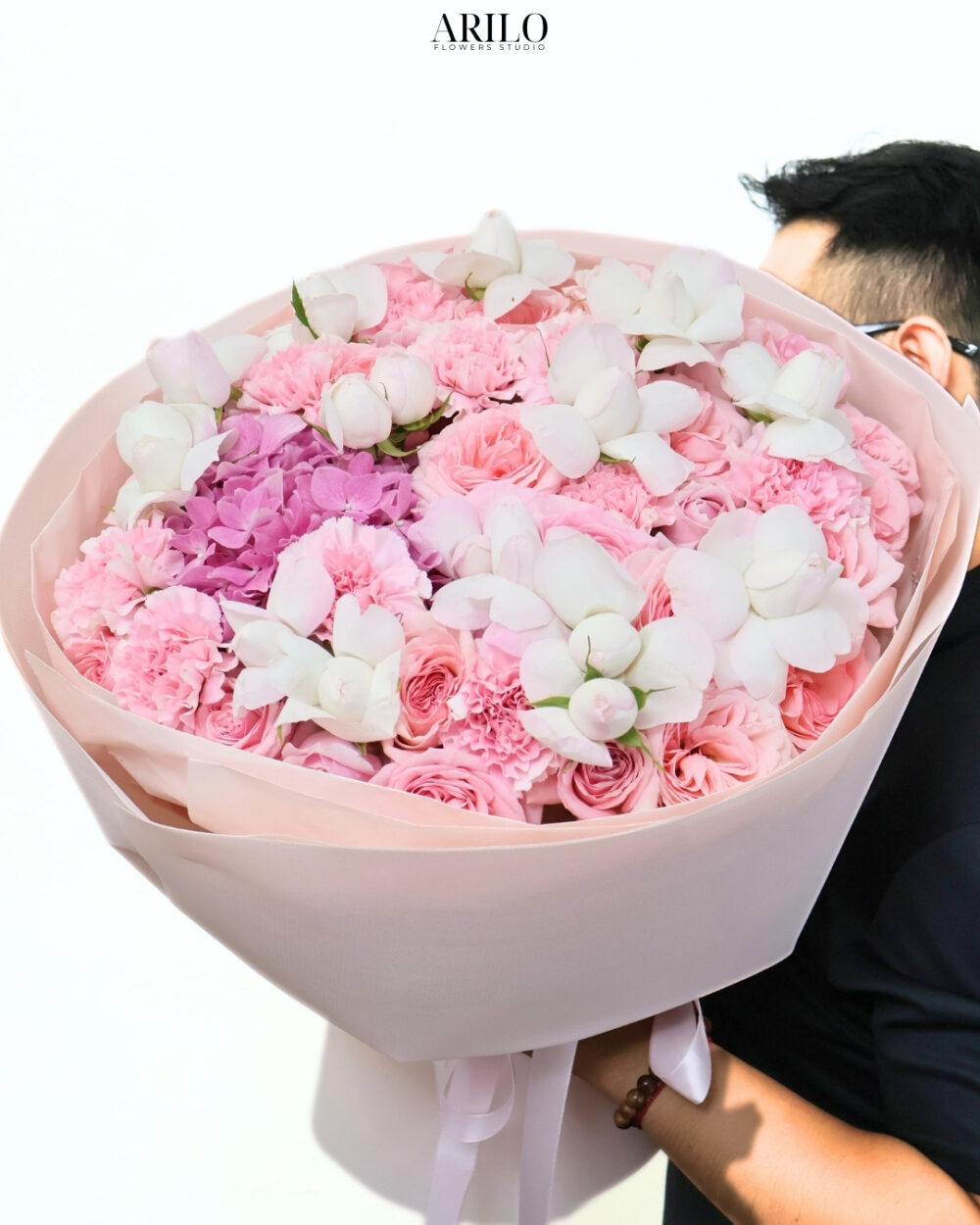 BÓ HOA TÚ CẦU MIX HỒNG OHARA VẺ ĐẸP NGỌT NGÀO CỦA TÌNH YÊU LÃNG MẠN B440