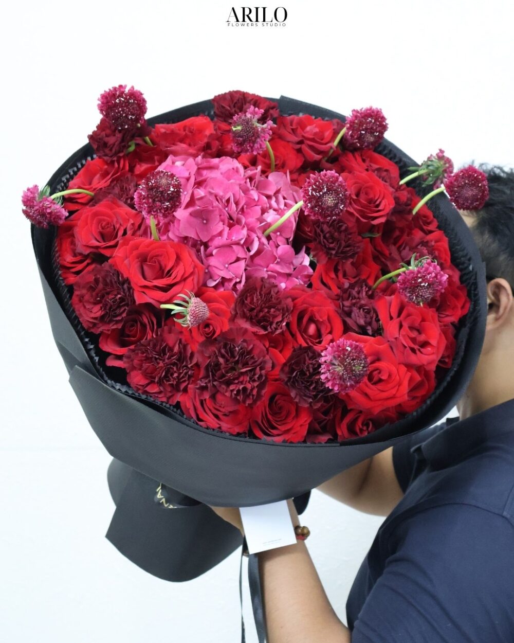 BÓ HOA TÚ CẦU MIX TONE ĐỎ QUYẾN RŨ LỜI TỎ TÌNH NỒNG NHIỆT VÀ ĐẦY CẢM XÚC B503