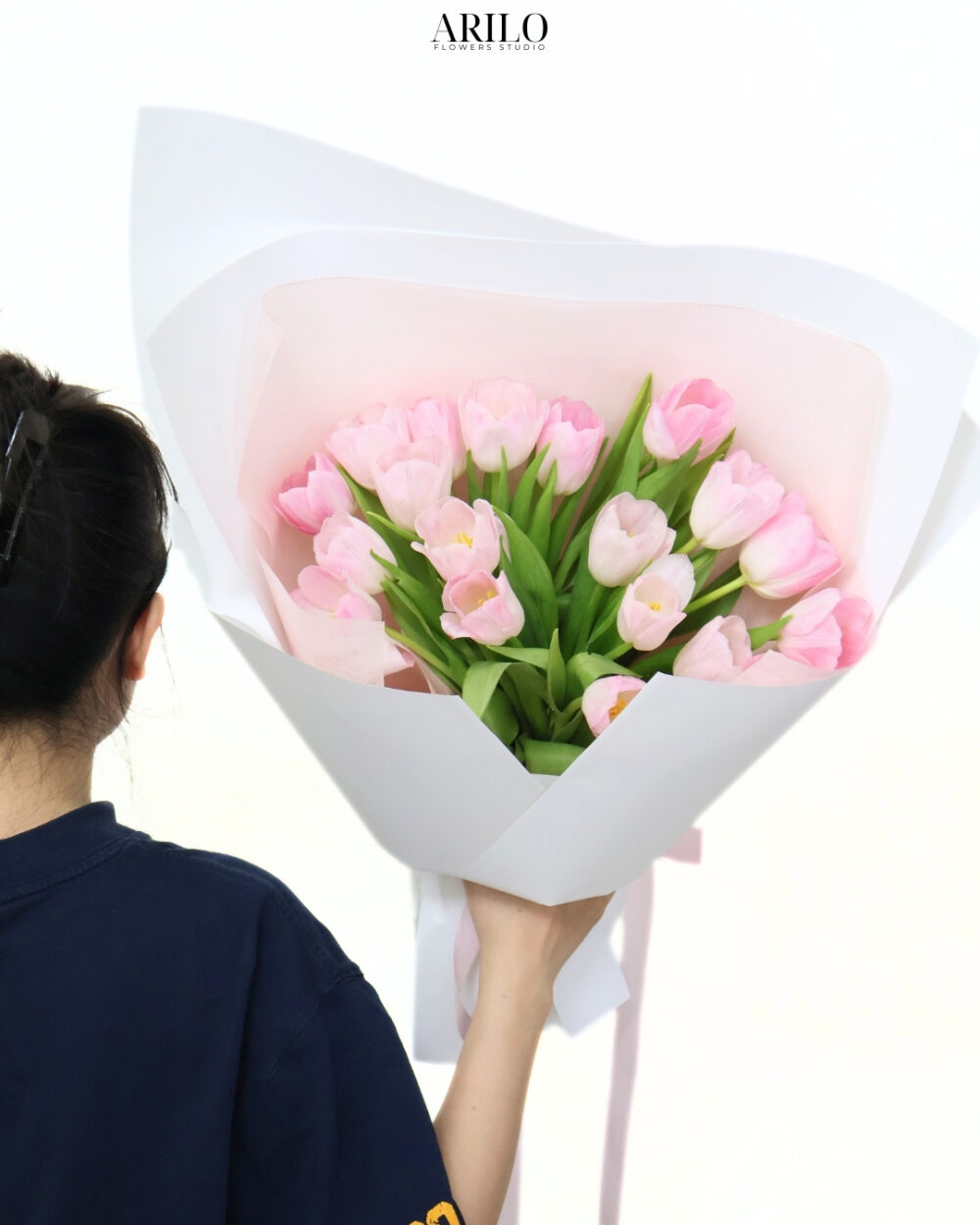 BÓ HOA TULIP HỒNG TẶNG NGƯỜI YÊU VẺ ĐẸP THANH LỊCH TẠI SHOP HOA TƯƠI SÀI GÒN ARILO 455
