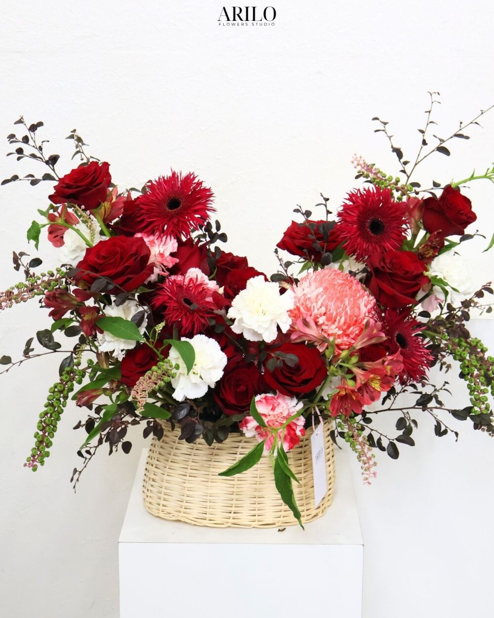 GIỎ HOA CHÚC MỪNG TÔNG ĐỎ NGHỆ THUẬT SẮC MÀU ĐAM MÊ VÀ THÀNH CÔNG G50