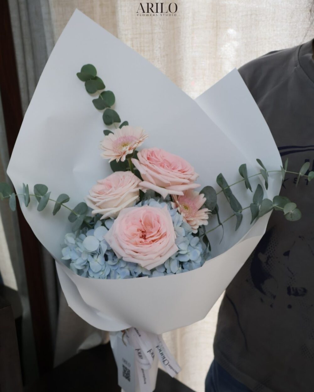 BÓ HOA HOA TỐT NGHIỆP TÚ CẦU XANH MIX HỒNG OHARA MÓN QUÀ TỐT NGHIỆP TINH TẾ VÀ ĐẦY CẢM XÚC B542