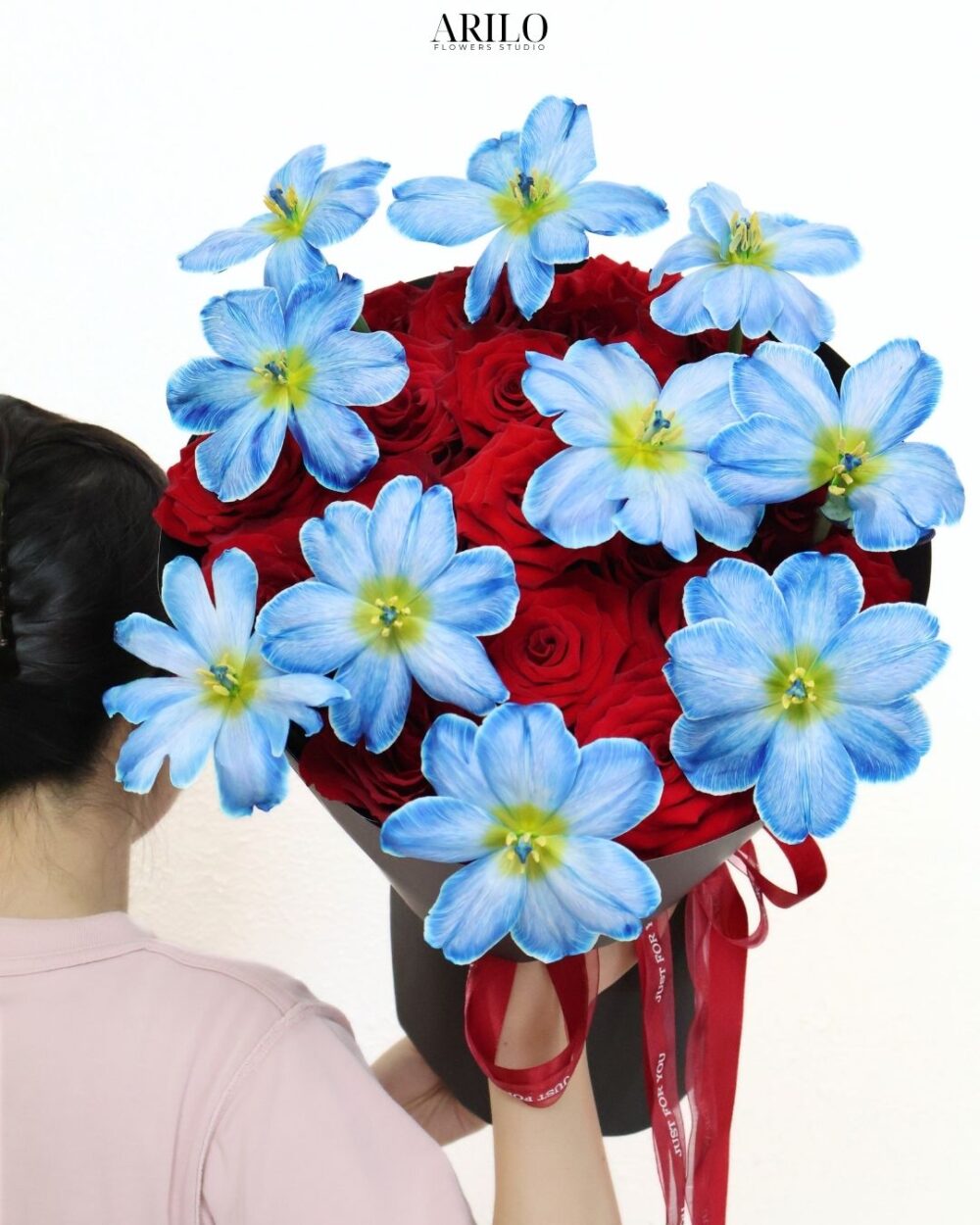 BÓ HOA HỒNG ĐỎ MIX TULIP XANH SỰ TƯƠNG PHẢN TẠO NÊN ĐẲNG CẤP CẢM XÚC B524