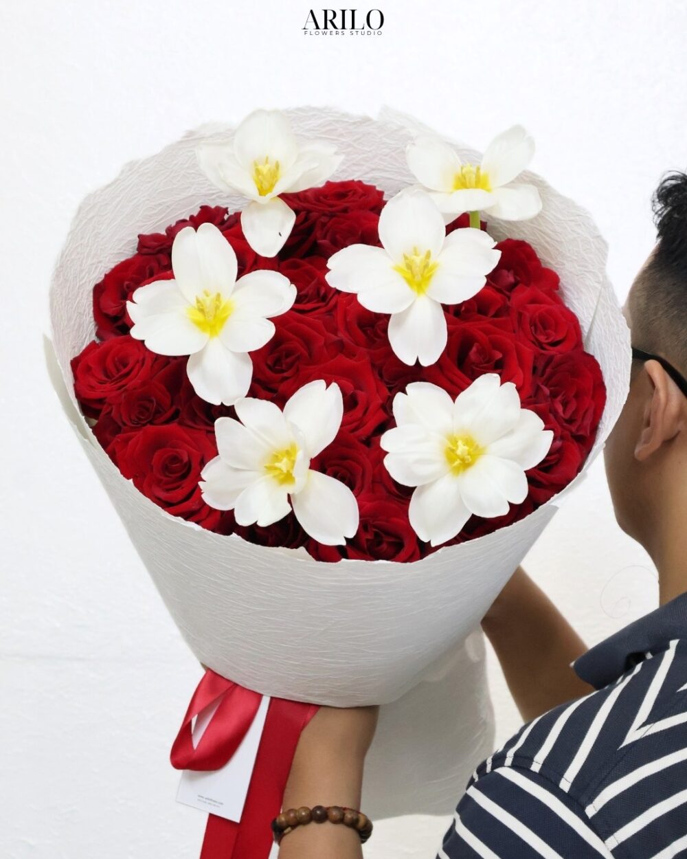 BÓ HOA HỒNG ECUADOR MIX TULIP SỰ KẾT HỢP TINH TẾ GIỮA NỒNG NHIỆT VÀ THANH KHIẾT B509