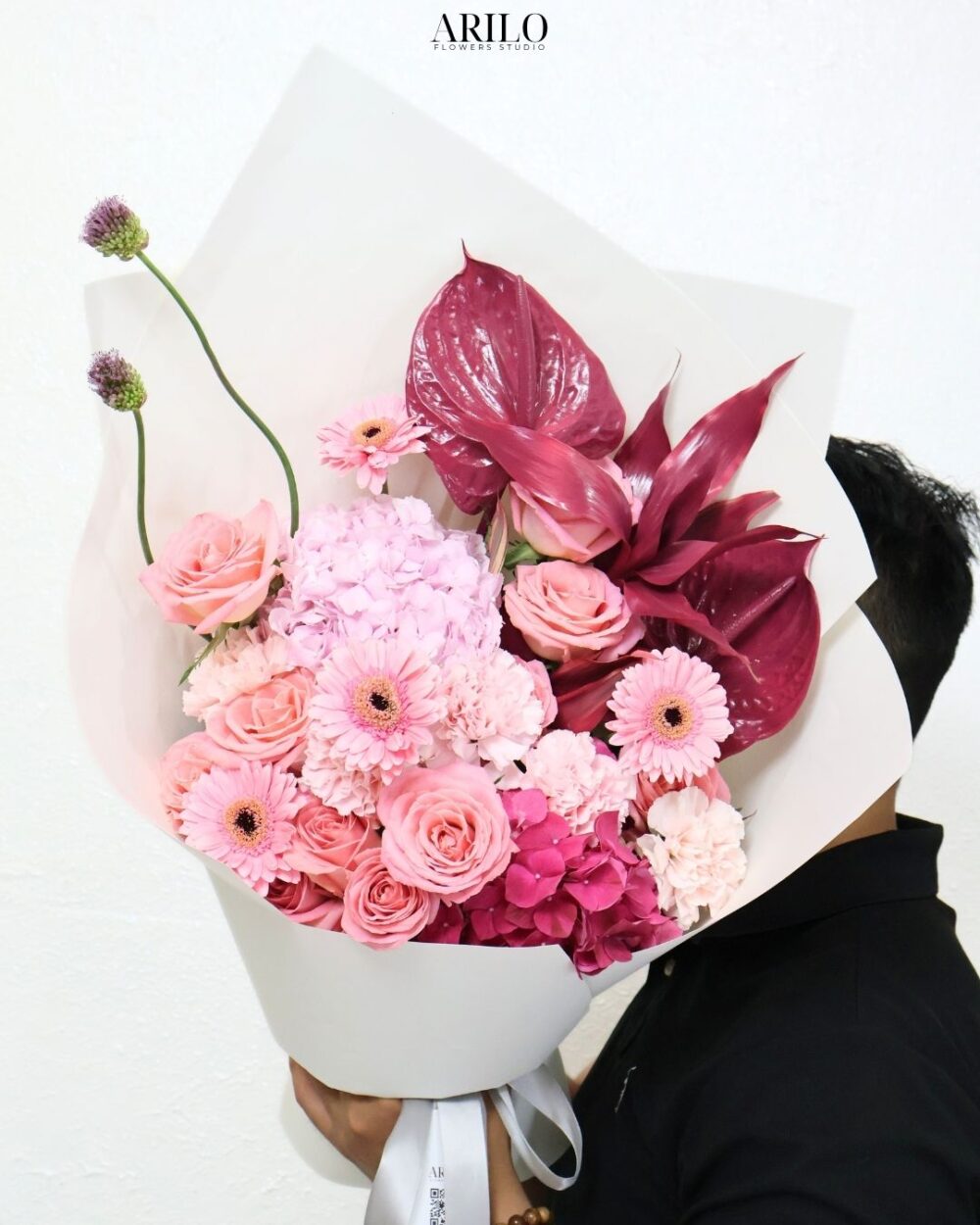 BÓ HOA TẶNG VỢ TỪ HOA HỒNG MIX SỰ QUYẾN RŨ TINH TẾ DÀNH CHO NGƯỜI PHỤ NỮ BẠN YÊU B513