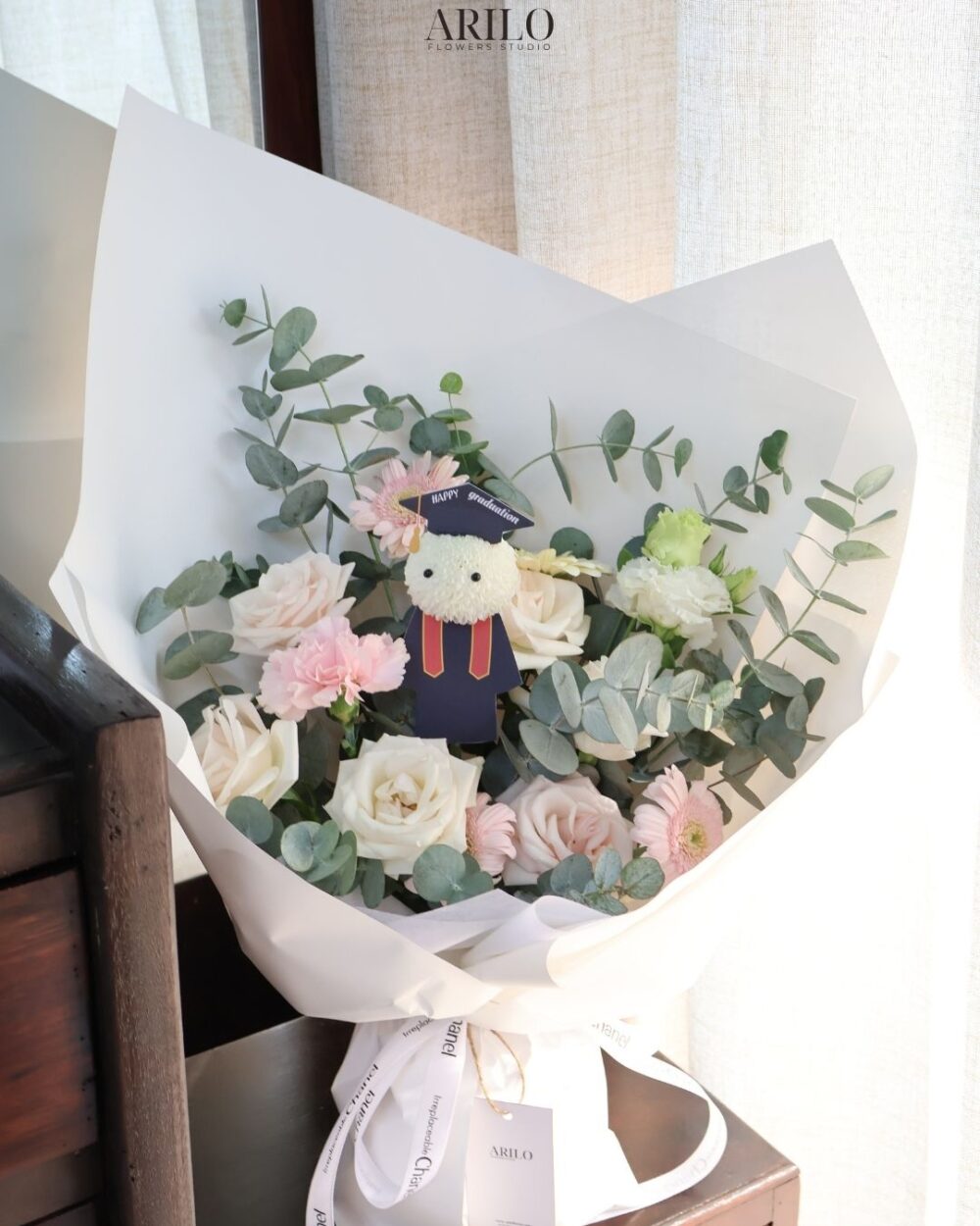 BÓ HOA TỐT NGHIỆP TÚ CẦU MIX PASTEL CÚC PINGPONG MÓN QUÀ CHO NGÀY TRƯỞNG THÀNH ĐÁNG NHỚ B543
