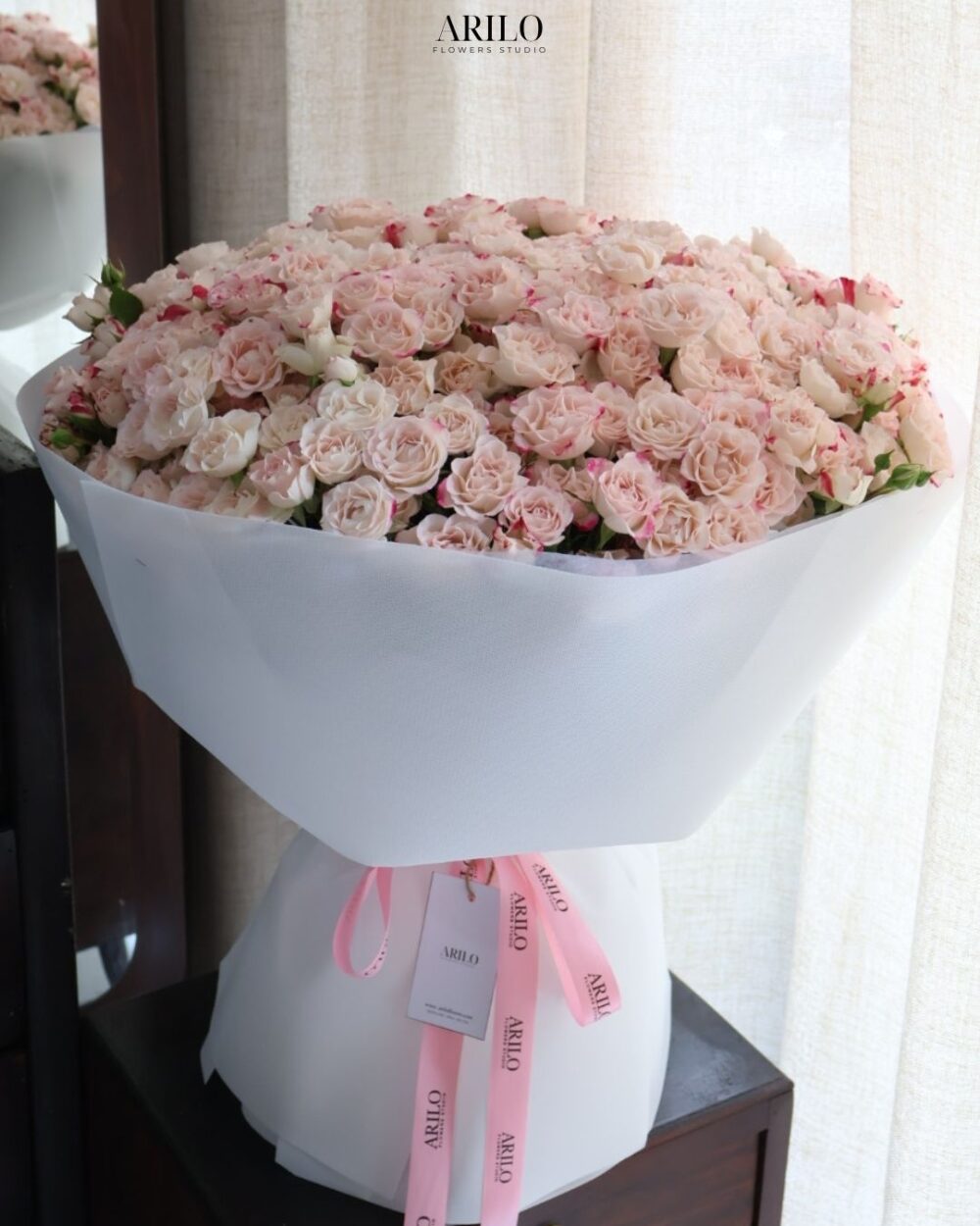 BÓ HOA HỒNG CHÙM CHIẾT XẠ PASTEL VẺ ĐẸP NHƯ MỘT LỜI YÊU ĐƯỢC GIỮ THẬT KHẼ B606