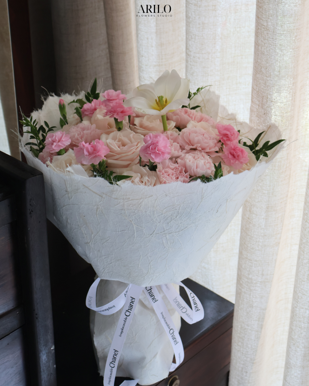 BÓ HOA TỐT NGHIỆP SỰ TRƯỞNG THÀNH ĐƯỢC GÓI LẠI BẰNG NHỮNG SẮC HOA NHẸ NHÀNG B574