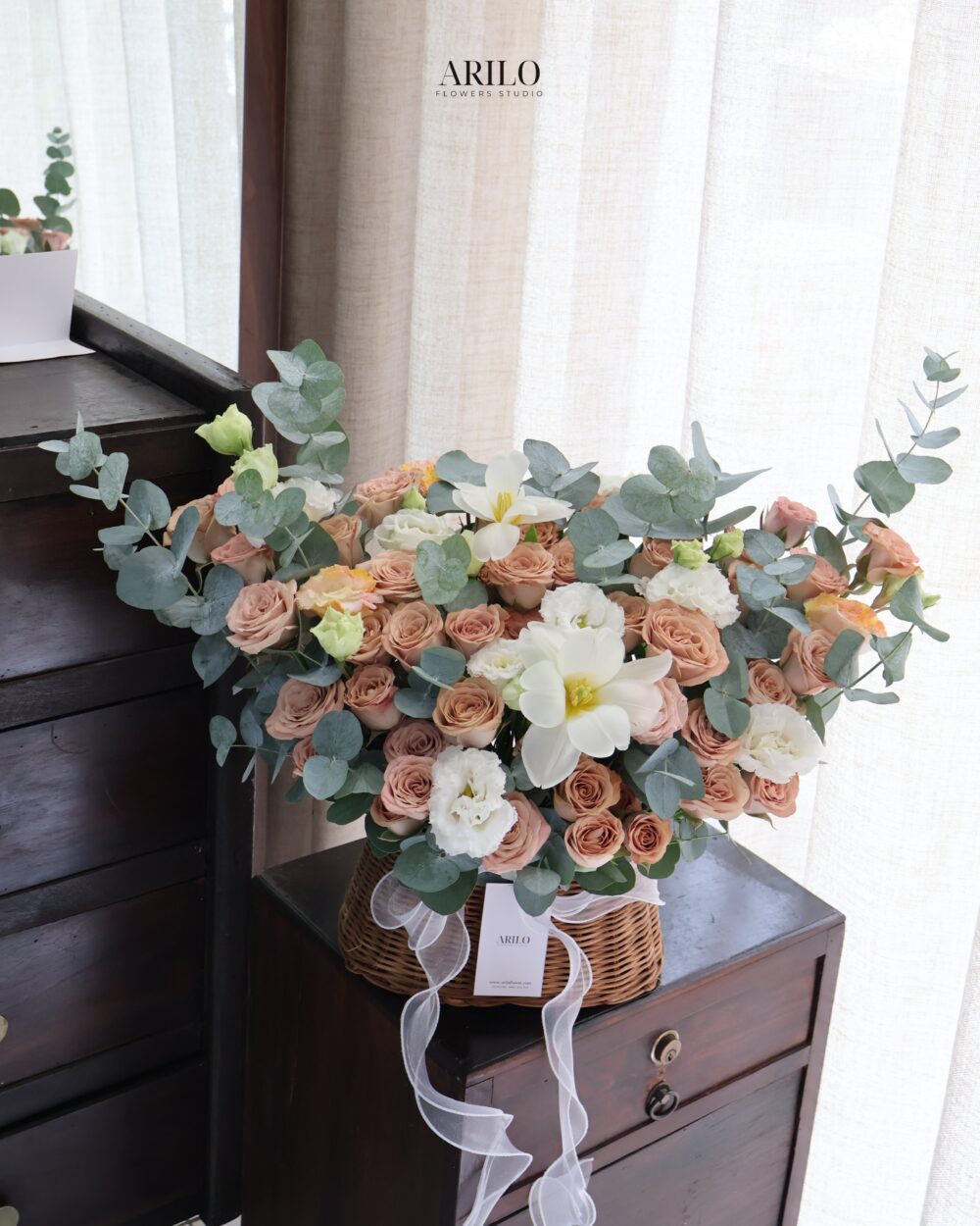 GIỎ HOA HỒNG CAPUCHINO SANG TRỌNG LỜI CHÚC THÀNH CÔNG ĐÁNG NHỚ G66