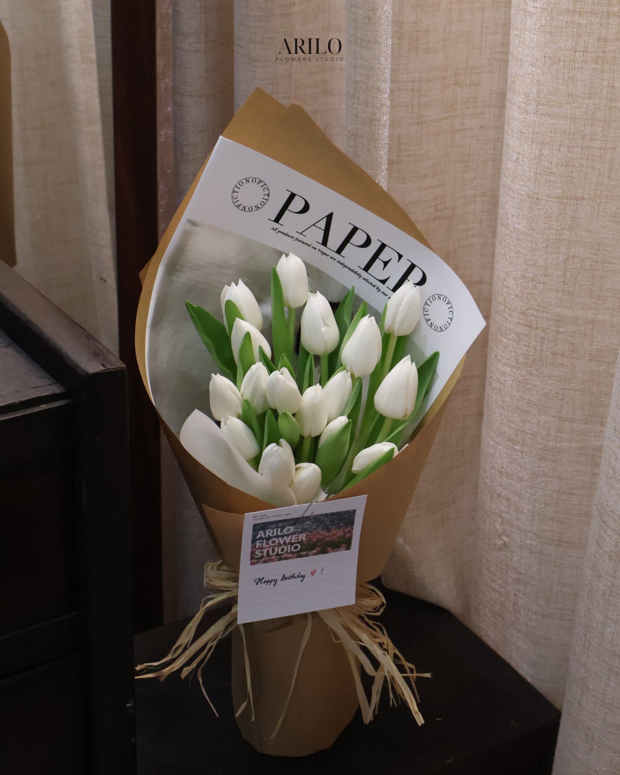 BÓ HOA TULIP TRẮNG THANH LỊCH MÓN QUÀ TINH KHÔI GỬI TRỌN YÊU THƯƠNG B733